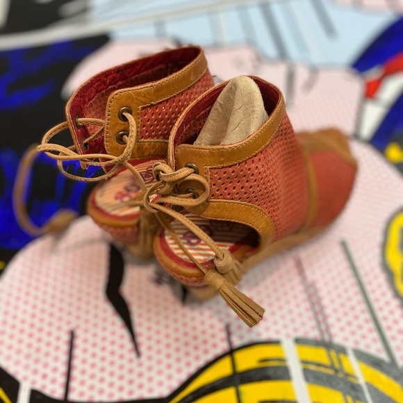 Fall Wedges Tassel Back Tie - Picture 3 of 9